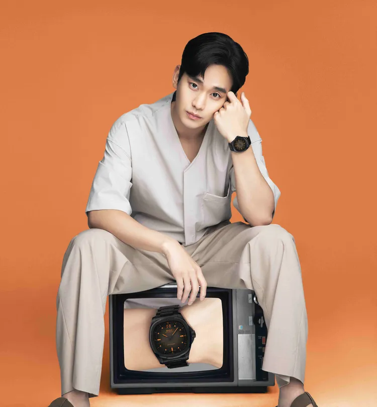 金秀賢以休閒風格演繹Multifort TV Big Date腕錶的動感。品牌提供