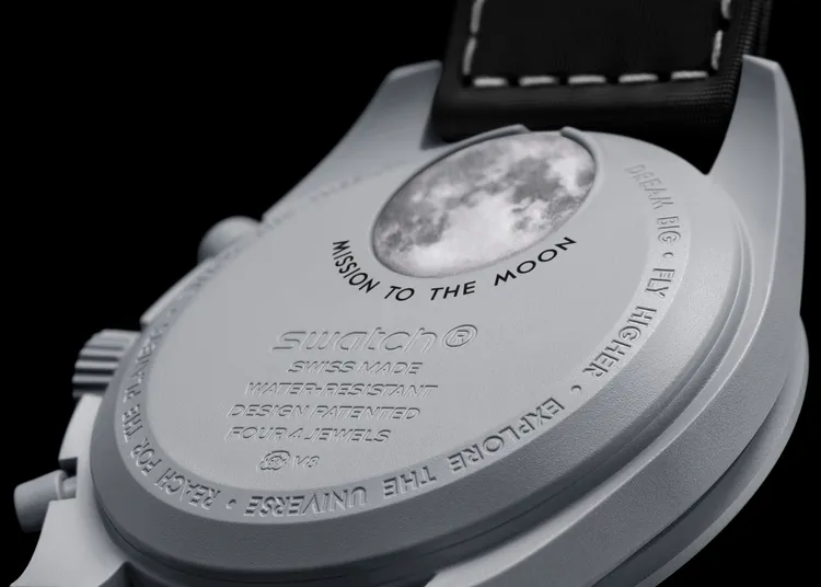 翻至錶背則可看到任務宣言。品牌提供