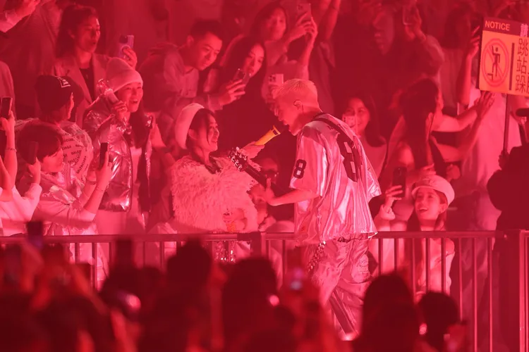 周湯豪與粉絲近距離互動，狂釋放費洛蒙。彭欣偉攝