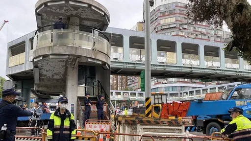 灑淚硬闖要護北市和平新生天橋 藝術家:文化不能因交通被抹煞