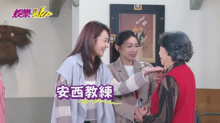 李又汝（左起）和曾智希戲裡是王滿嬌（右）的孫女，私下互動也很溫馨。民視提供