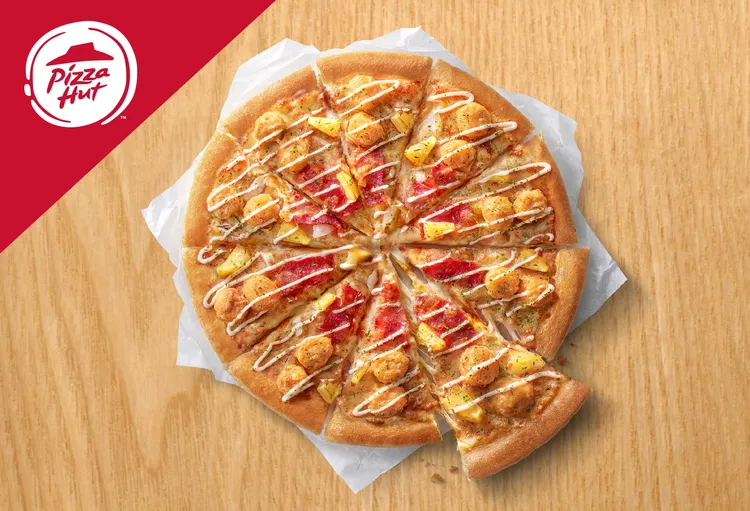 兩到三人可點「平日單點大比薩」，只要199元就有多達5種口味可選。必勝客提供