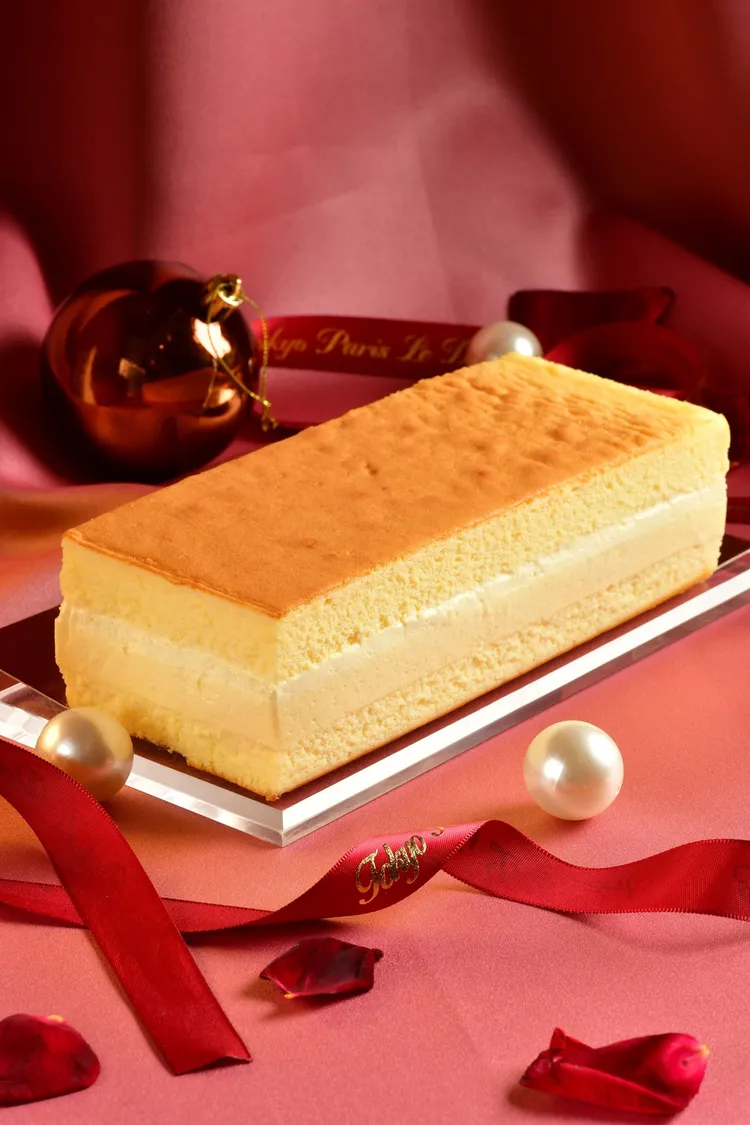 東京巴黎甜點鎮店之寶「巴黎燒燉布蕾」遠東SOGO 台北忠孝館週年慶期間還推訂購21盒以上打9折，另再加贈一盒。業者提供