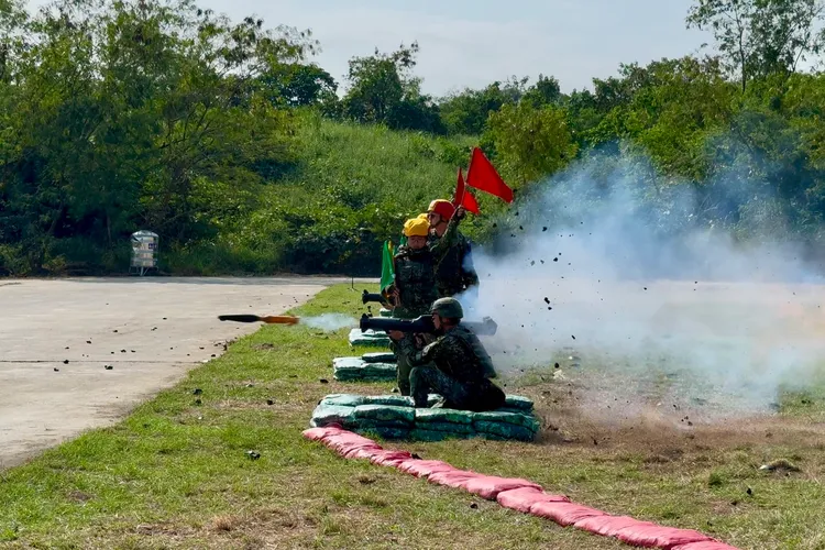 陸軍官發射紅隼火箭。讀者提供2