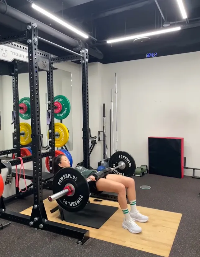 六月認真健身。翻攝六月臉書