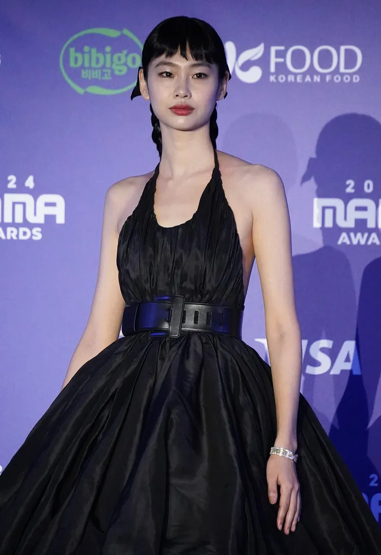 鄭好娟身著全套LV出席2024 MAMA頒獎典禮。品牌提供