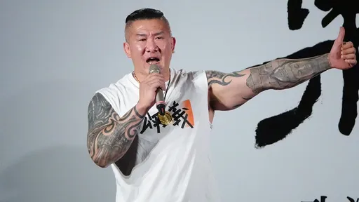 館長做球版因為沒運彩? 石明謹指出「5點差異」批組頭別丟人現眼