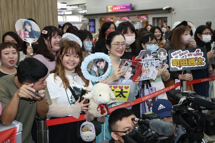 現場近200名粉絲迎接町田啓太來台。彭欣偉攝