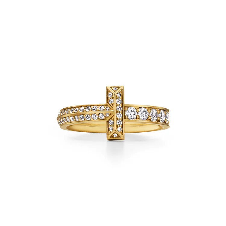 Tiffany T1 Narrow系列18K黃金鋪鑲鑽石窄版戒指，17萬3000元。品牌提供