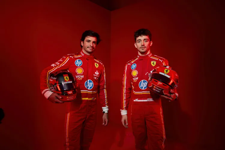 車手Charles Leclerc 和 Carlos Sainz 著HP法拉利制服。HP提供