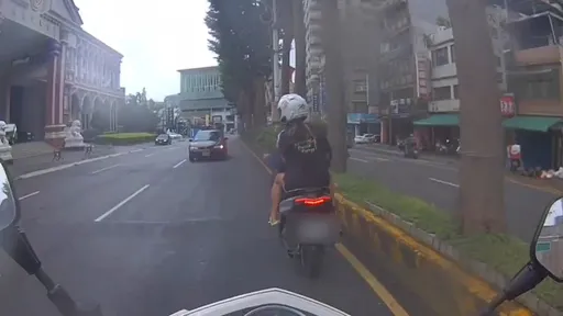 掛註銷車牌拒檢 騎士闖紅燈、逆向逃竄仍被逮