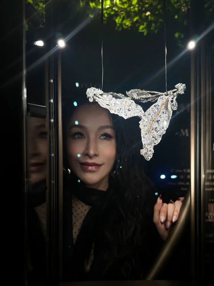 蕭亞軒全妝髮現身。