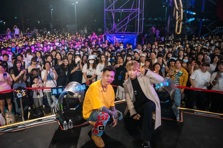 GX 鼓鼓呂思緯與蕭秉治現身高雄活動現場。寬寬整合行銷提供