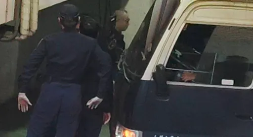 京華城、獻金2案偵結將近 檢8度提訊柯文哲!法警摟腰、擋人戒護