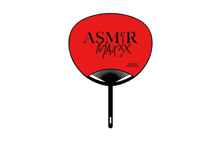 紀念品禮包內含扇子。圖／聲動娛樂提供