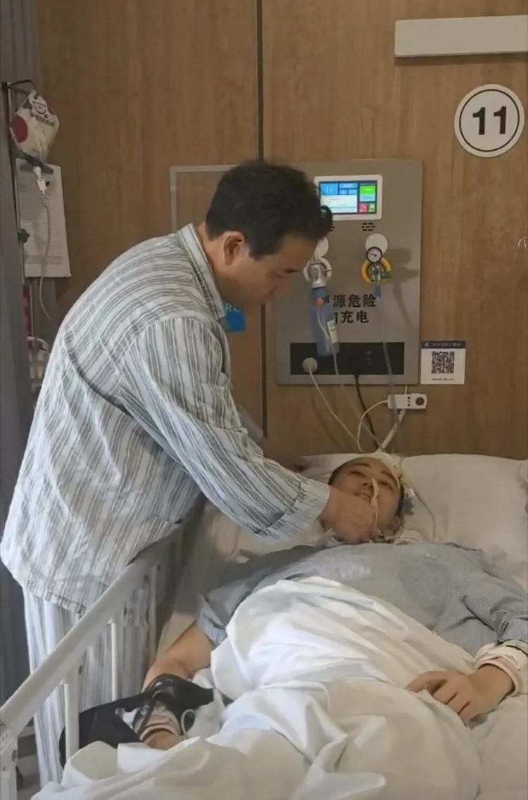 蔣智豪爸爸辭掉工作照顧兒子。翻攝蔣智豪微博