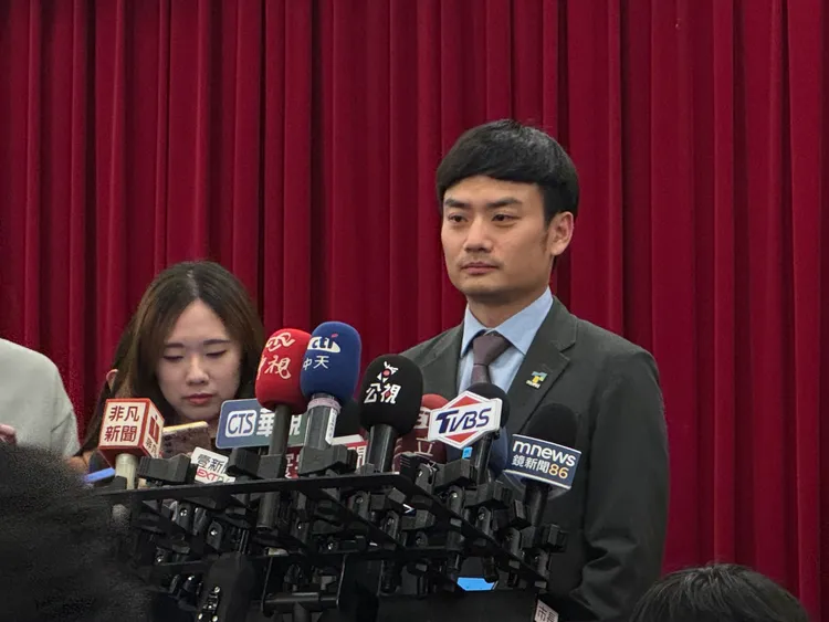 北市府發言人殷瑋說明京華城後續處置進度。非現場畫面/記者張綵茜攝