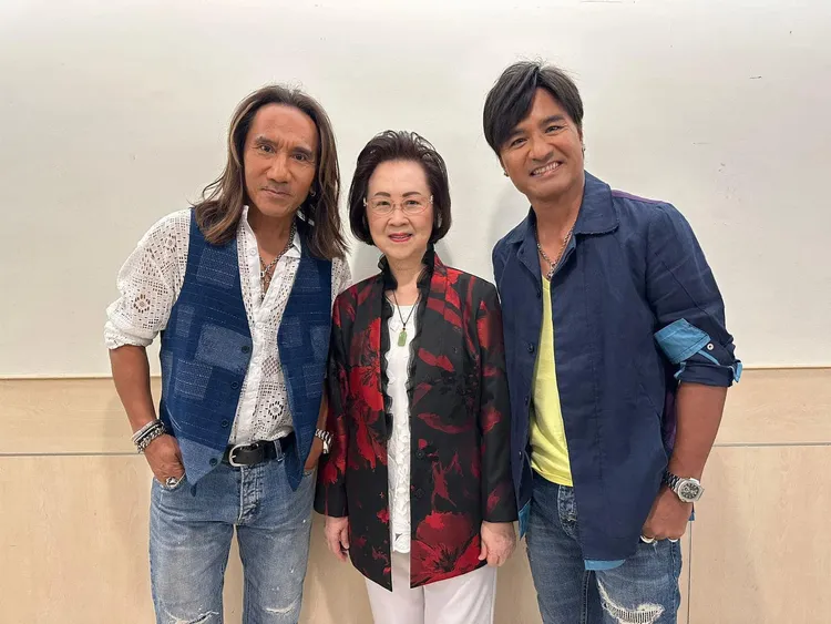 動力火車因演唱瓊瑤（中）《還珠格格》片頭曲暴紅。翻攝動力火車臉書