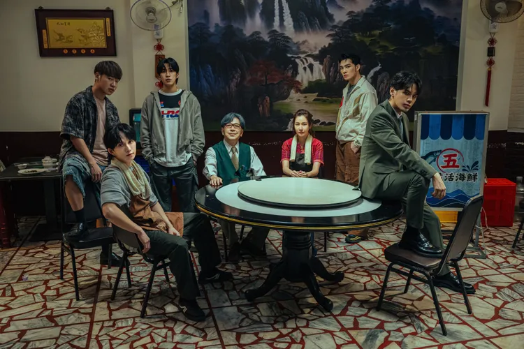 五堅情MV找來曾莞婷與高捷助陣。滾石唱片提供