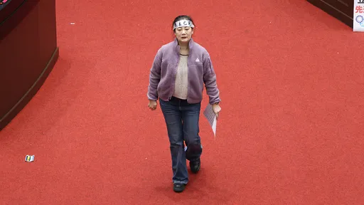 藍白修法毀台滅國? 作家諷綠「演到入魂」忘記曾做一樣的事