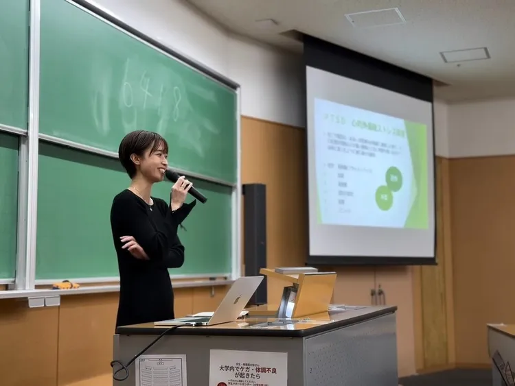 渡邊渚曾到大學為心理系學生講課。翻攝渡邊渚IG