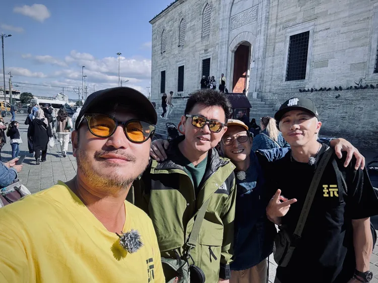 坤達（右起）、浩子、庹宗康、KID等前進土耳其。綜藝玩很大提供