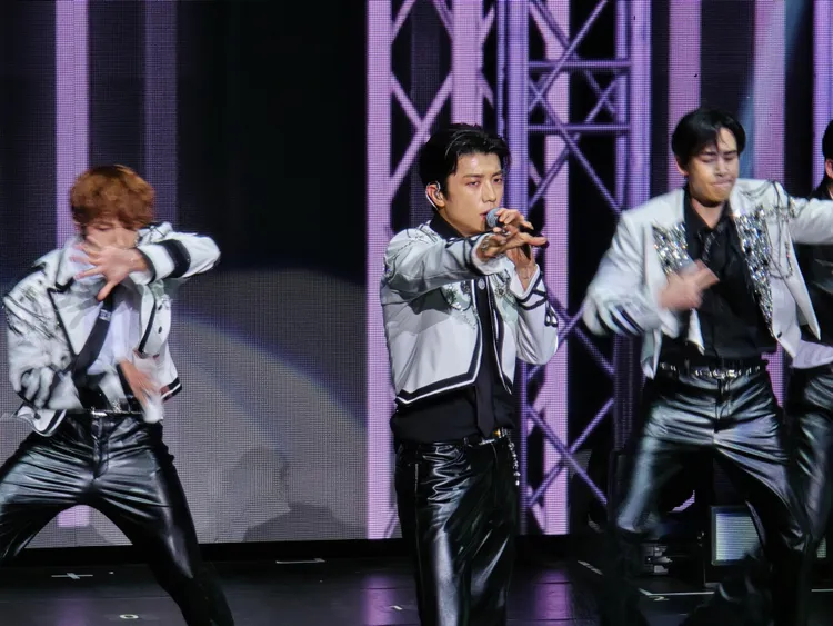 10X的時候對於在載歌載舞情況下竟然也能有清楚的成像，的確是相當不容易了。趙筱文攝影
