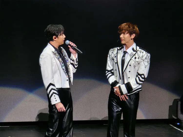 趁著他們在舞台休息訪談時，分別用1X、3X、5X與10X測試。圖為10X測試。趙筱文攝影
