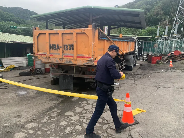 警消獲報後立刻派員趕往現場。葉先鵬攝