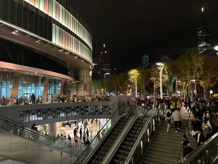 3.8萬人從大巨蛋離開。江孟謙攝