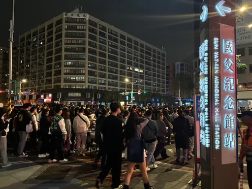 周杰倫大巨蛋首秀散場12分鐘淨空 3.8萬人如沙丁魚湧出!大陣仗不輸跨年