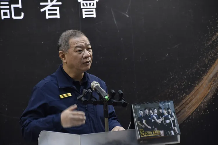 新北市警局局長廖訓誠致詞宣誓阻詐決心，將持續深化與企業的合作，共同推動全民防詐的理念。警方提供