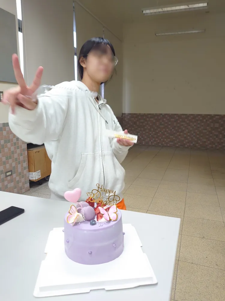 艾比生前慶祝17歲生日。李小姐提供