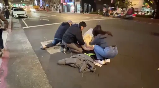 北市東區上演警匪追逐 逛街遊客見義勇為!襄助波麗士逮詐欺犯畫面曝光