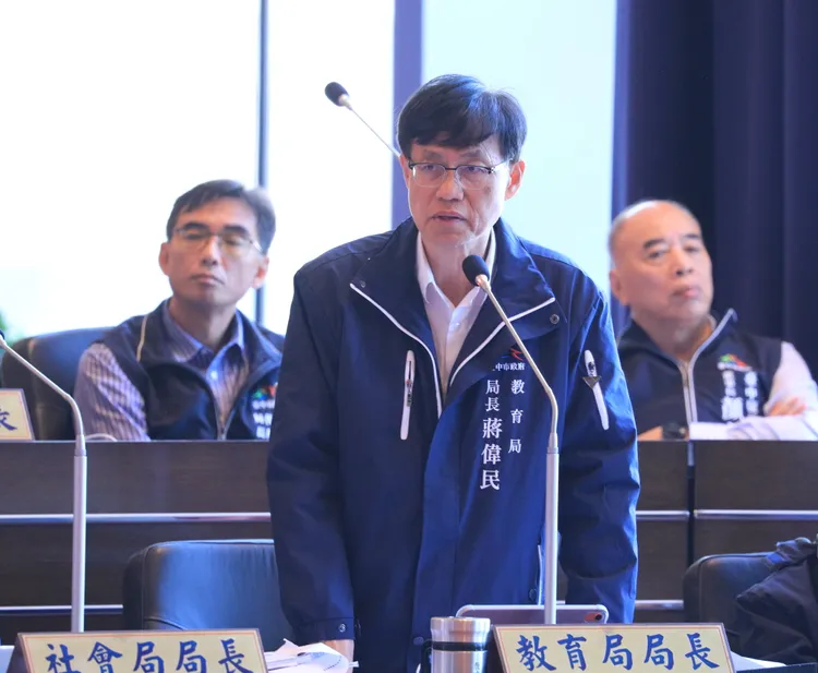 中市教育局長蔣偉民表示將追究相關責任，並擴大清查是否還有其他不適任教師。中市府提供