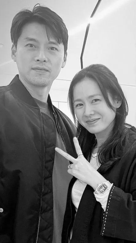 該名男性設計師在IG限動發出多張與孫藝真和玄彬的合照，發文末尾直接貼上玄彬夫婦的甜蜜合影。翻攝自Threads