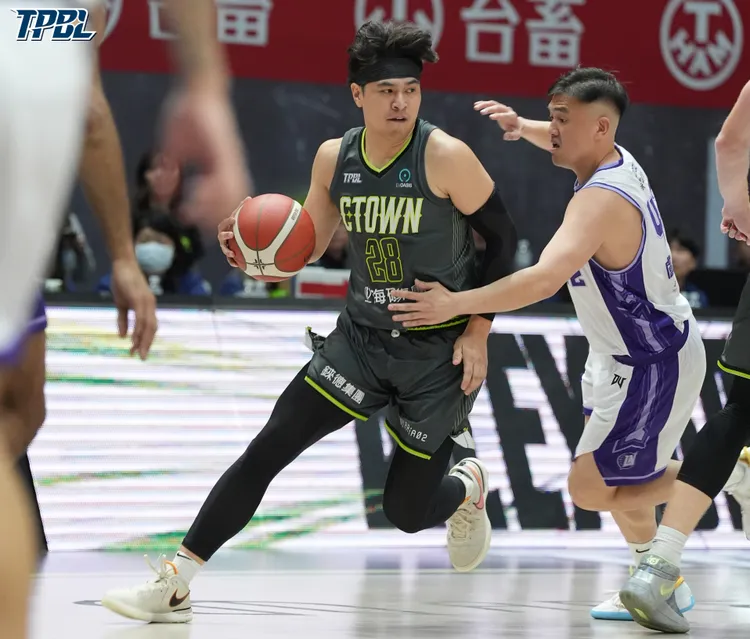 盧冠良（左）、盧冠軒（右）兄弟對決，賽後盧冠軒也透露遇到哥哥想表現更好。