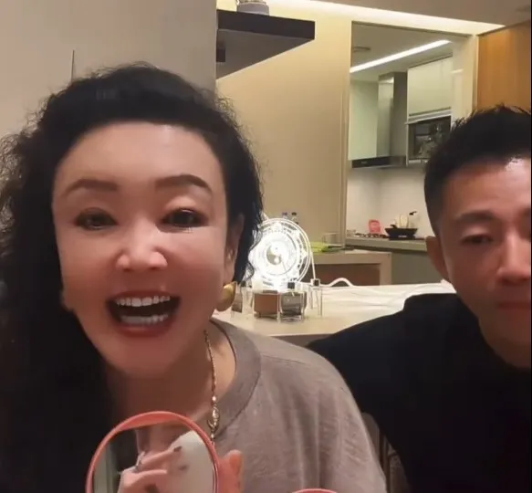 張蘭此次台灣行住進汪小菲及Mandy的愛巢。翻攝張蘭直播