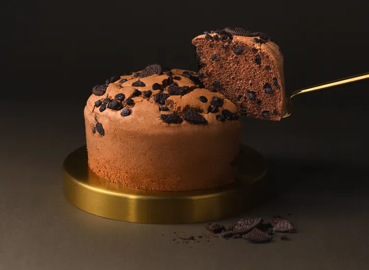 濃醇可可蛋糕 X OREO餅乾碎片 X 巧克力豆在舌尖奏出美妙交響曲。業者提供