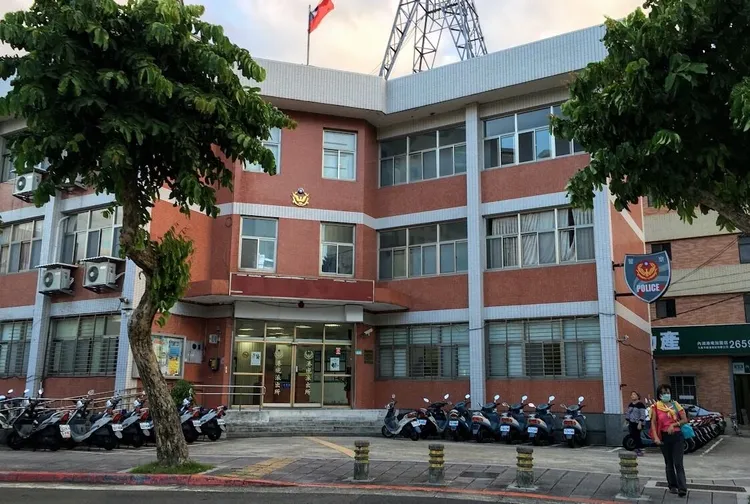 內湖分局港墘派出所劉姓警員遭控嘲諷被騙千萬的一對母女，導致對方輕生，不僅遭記過調職，還要面對行政與刑責的追究。翻攝自Google map