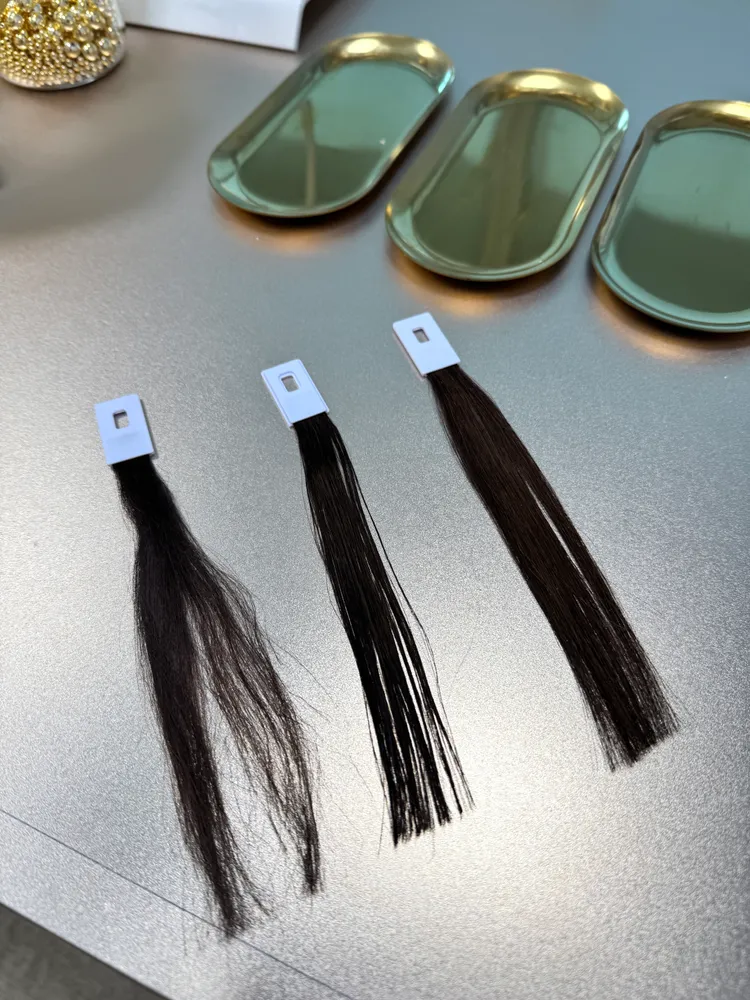 左側為為使用髮油、中為使用它牌髮油、右為使用巴黎卡金緻柔馭山茶花鎏光露。張家玲攝