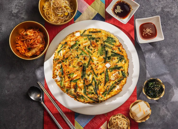 學餐名家客座凱菲屋，獨家傳授正宗韓式海鮮煎餅配方。業者提供