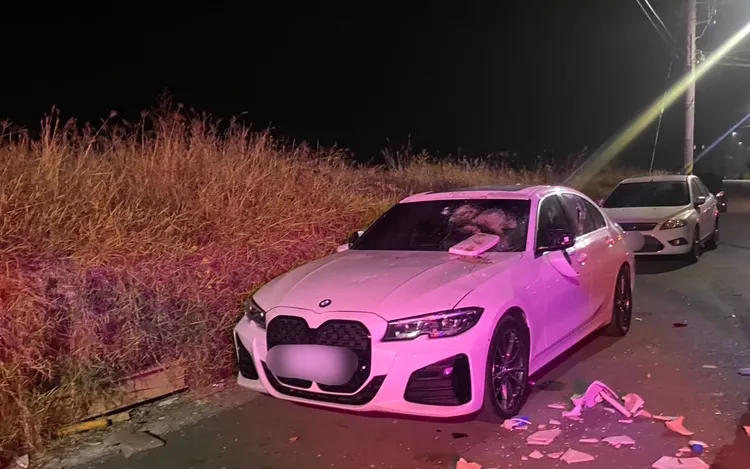 被害人嗆聲後被對方找上門，但他不在家，愛車因此遭殃。民眾提供