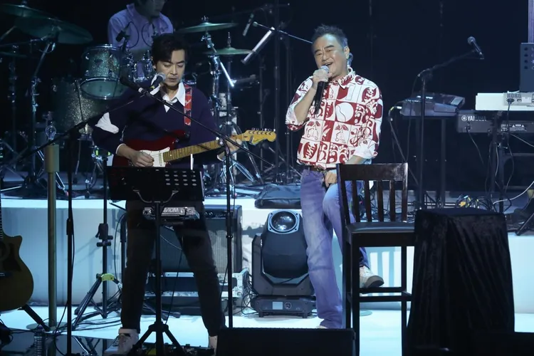 陳昇（右）今晚開唱造型回春。圖／宜辰整合行銷提供