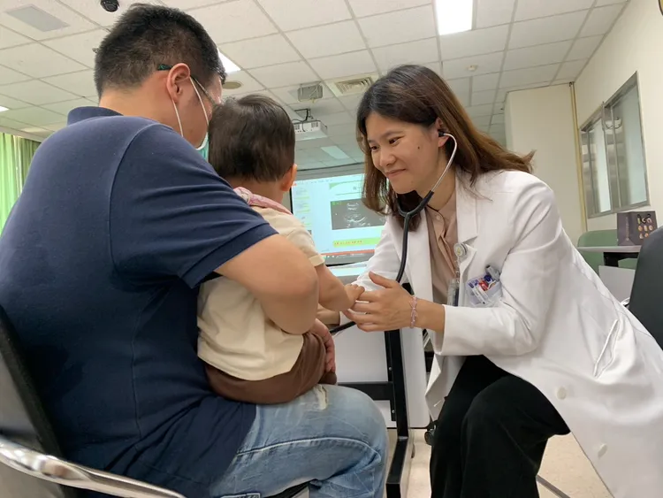 「幼兒專責醫師媒合平台」於12月2日起上線，3歲以下幼兒可搭配一名專責醫師。台中醫院提供