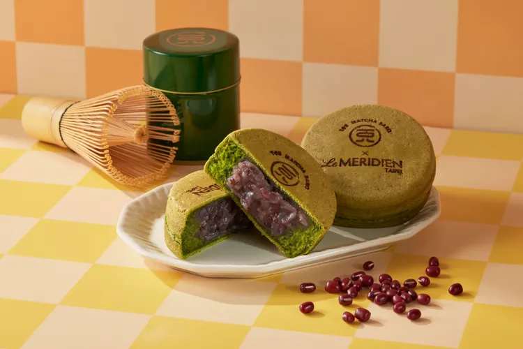 一〇八抹茶茶廊超人氣「紅豆抹茶大判燒」在探索廚房就能吃到！外酥內軟的抹茶餅皮，飽滿的萬丹紅豆內餡呼之欲出。業者提供