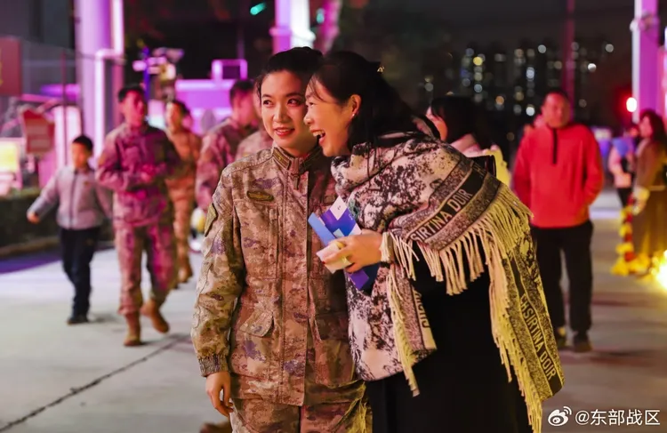 解放軍東部戰區社群平台只貼了「好水兵之夜嘉年華活動」。翻攝微博/解放軍東部戰區司令部