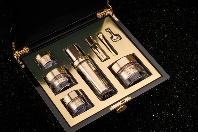 雅詩蘭黛白金級黑鑽松露珍藏禮盒組，3萬9800元。品牌提供