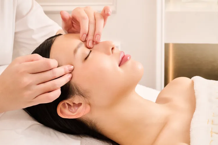 雅詩蘭黛也推出百貨限定45分鐘白金級護膚。品牌提供