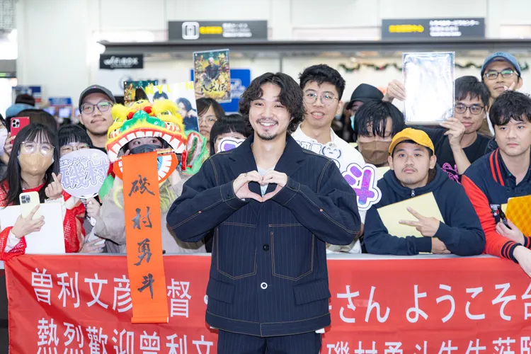 磯村勇斗有許多男粉絲，他表示接機時已察覺到。攝影中心攝